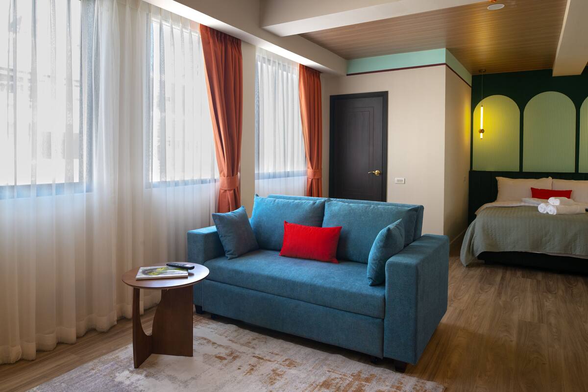 Deluxe-Studio, 1 Schlafzimmer, Kochnische, Blick auf den Innenhof