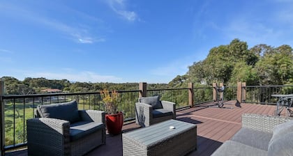 The Hidden Paradise in the Valley: Relaxing Farmhouse Retreat Wallan Hidden Gem