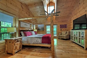 5 bedrooms, iron/ironing board, free WiFi, bed sheets - Pet-friendly, family-sized cabin rental that is private and sits on a large creek (Blue Ridge)