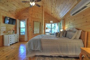 3 bedrooms, iron/ironing board, free WiFi, bed sheets - Pet-friendly, lake-front cabin w/outdoor fireplace, dock with canoe (Ellijay)