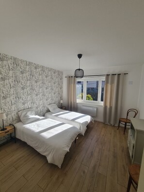 3 bedrooms, iron/ironing board, WiFi, bed sheets