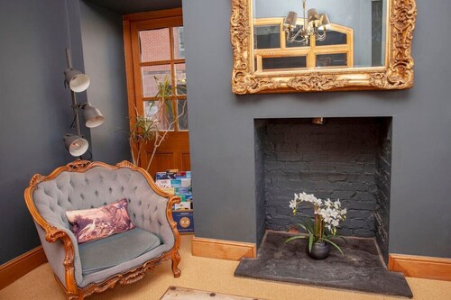 higgihaus 5 5 of 7 Rooms Monday - Friday