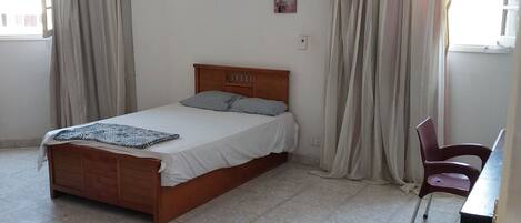 3 quartos, ferros/tábuas de passar roupa, Wi-Fi, roupa de cama