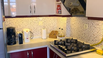 Micro-ondes, four, plaque de cuisson, lave-vaisselle