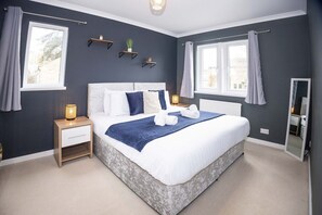 4 bedrooms, desk, iron/ironing board, WiFi - Large House | Convention Centre | 20% Discount (Harrogate)