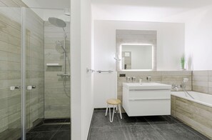 Hair dryer, towels - Vacation apartment Strandlilie with terrace near the Baltic Sea beach in Wustrow (Wustrow)