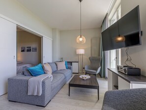 TV, stereo - Vacation apartment Strandlilie with terrace near the Baltic Sea beach in Wustrow (Wustrow)