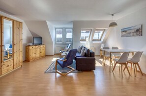 TV - 2nd floor, 41 m², 1 bedroom, 1 bathroom with shower (Waren (Müritz))