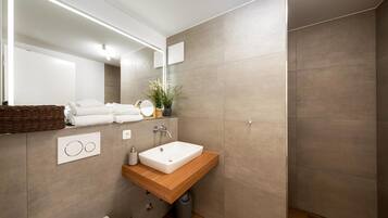 Doccia, asciugacapelli, asciugamani