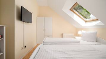 3 bedrooms, bed sheets