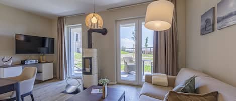 TV, fireplace, stereo