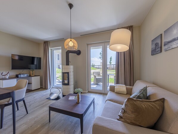 TV, fireplace, stereo