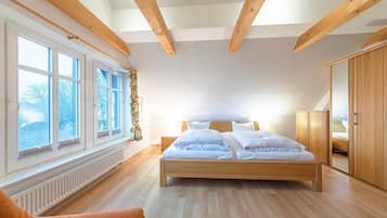 3 bedrooms, free WiFi, bed sheets