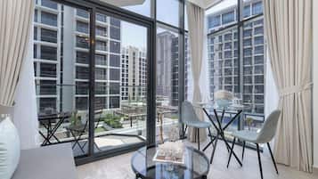 Comfort Studio, Balcony, City View | Living area