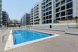 Outdoor pool - Pool View 2 adults 2 kids Brand New Czec (Dubai)