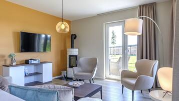 TV, fireplace, stereo