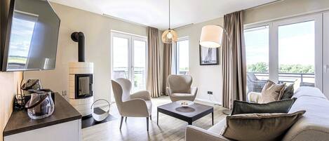 TV, fireplace, stereo