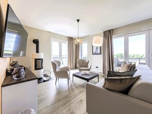 TV, fireplace, stereo