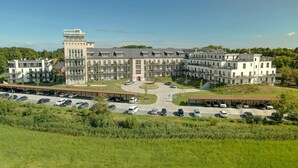 A multi-story residential building with a parking lot in front. - 5 star vacation apartment "Strandlounge" in Wustrow on the Baltic Sea (Wustrow)
