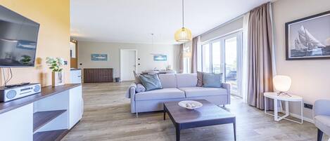 Televisie, een open haard en een stereo