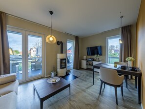 TV, fireplace, stereo