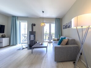 Fernseher, Kamin, Stereoanlage