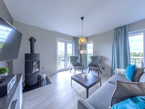 TV, fireplace, stereo