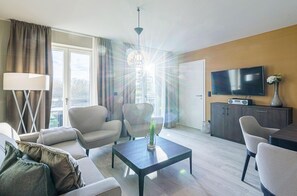 TV, stereo - The Boddendomizil vacation apartment with balcony (Wustrow)