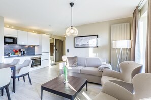 TV, stereo - The Boddendomizil vacation apartment with balcony (Wustrow)