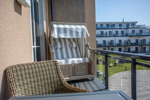 Property grounds - 5 star vacation apartment Wellenreiter- south view of the Saaler Bodden & beach chair (Wustrow)