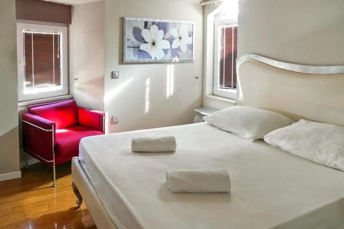 2 bedrooms, minibar, soundproofing, free WiFi