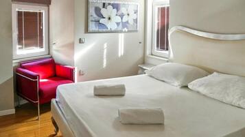 Minibar, lydisolert og wi-fi (inkludert)