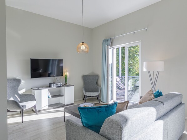 Fernseher, Stereoanlage