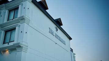 Vista frontal de la propiedad