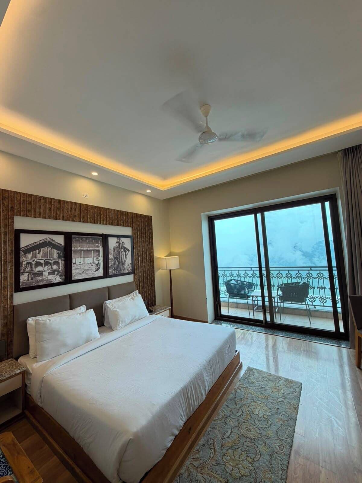 Premium Room | Egyptian cotton sheets, premium bedding, memory foam beds, desk