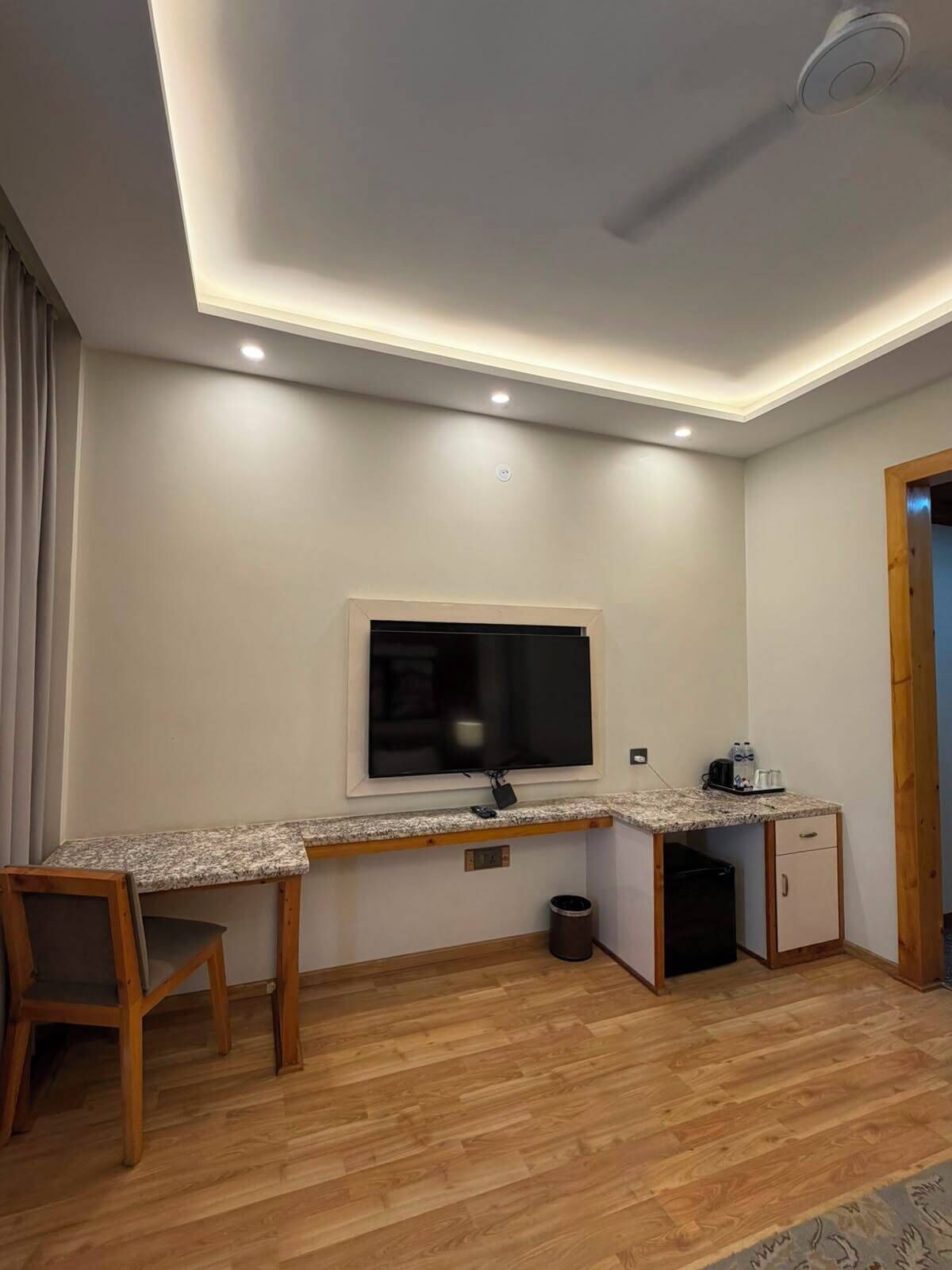 Premium Room | Egyptian cotton sheets, premium bedding, memory foam beds, desk