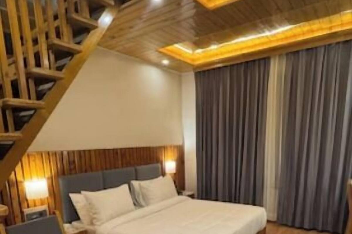 로열 빌라 | 이집트산 면 시트, 고급 침구, 메모리폼 침대, 책상