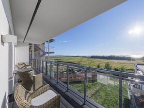 Terrace/patio - 5-star vacation apartment Dünenlounge between the Baltic Sea and the Bodden (Wustrow)