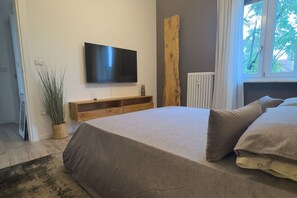 2 habitaciones, tabla de planchar con plancha, wifi y ropa de cama 