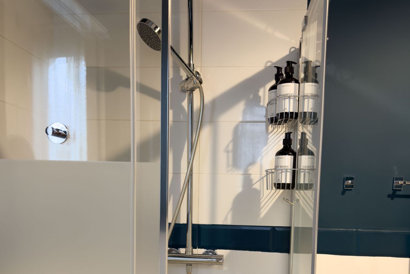 Doccia, asciugacapelli, bidet, asciugamani
