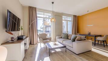 Fernseher, Stereoanlage