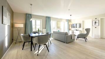 Fernseher, Stereoanlage