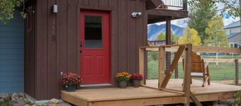 Fenced Backyard! Dog-friendly! Bus Shuttle!