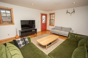 Smart TV - Fenced Backyard! Dog-friendly! Bus Shuttle! (Crested Butte)