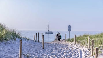 Una spiaggia nelle vicinanze