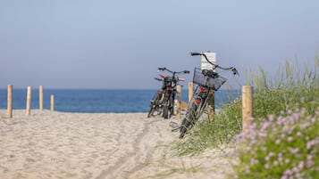 Una spiaggia nelle vicinanze