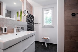 Shower, hair dryer, towels - 5 star vacation apartment Seeluft - vacation between the Baltic Sea and Saaler Bodden (Wustrow)