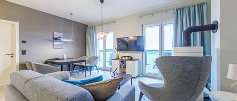 Fernseher, Kamin, Stereoanlage