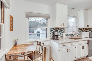 Interior - 7 Mi to Downtown Minneapolis: Home w/ Fire Pit! (Richfield)