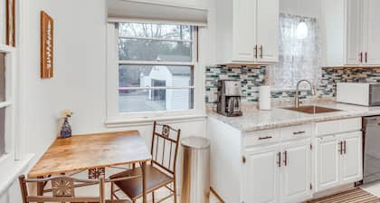 7 Mi to Downtown Minneapolis: Home w/ Fire Pit!